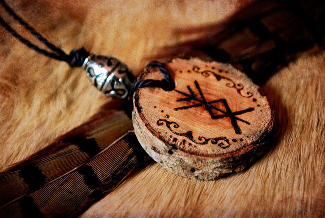 Amulette runique porte-bonheur